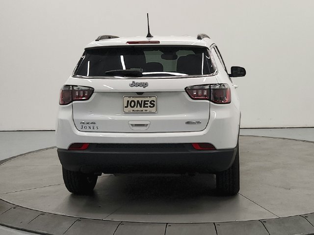 Used 2025 Jeep Compass Latitude AWD/4WD image 7