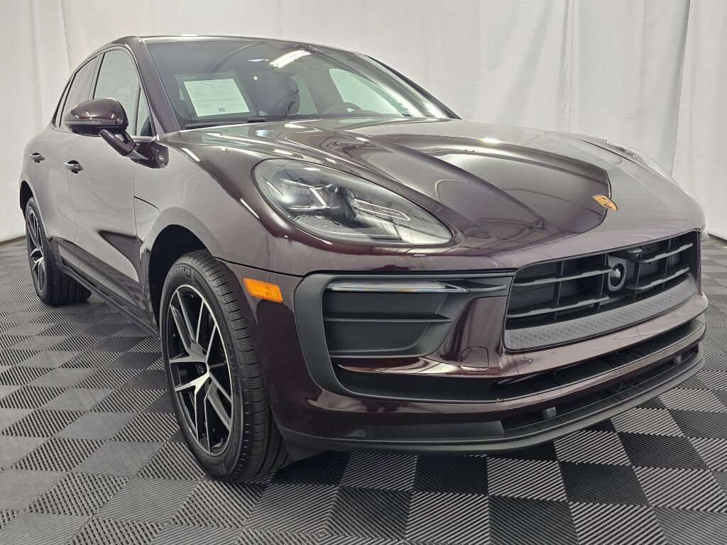 Certified 2025 Porsche Macan image 9