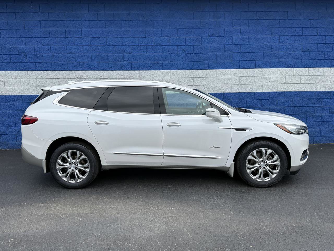Used 2018 Buick Enclave Avenir w/ Avenir Technology Package AWD/4WD image 2