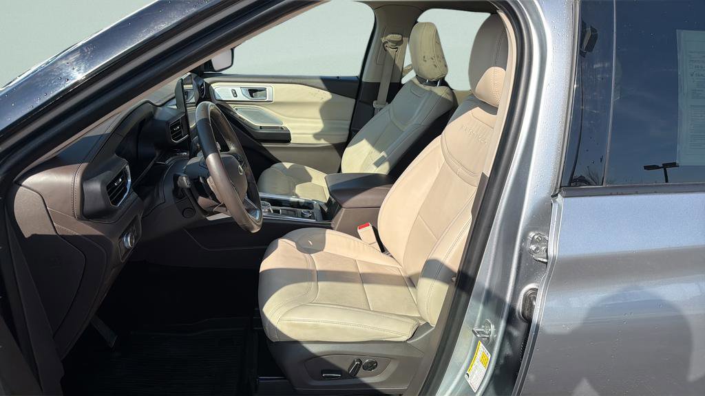 Used 2020 Ford Explorer Platinum w/ Premium Technology Package image 30