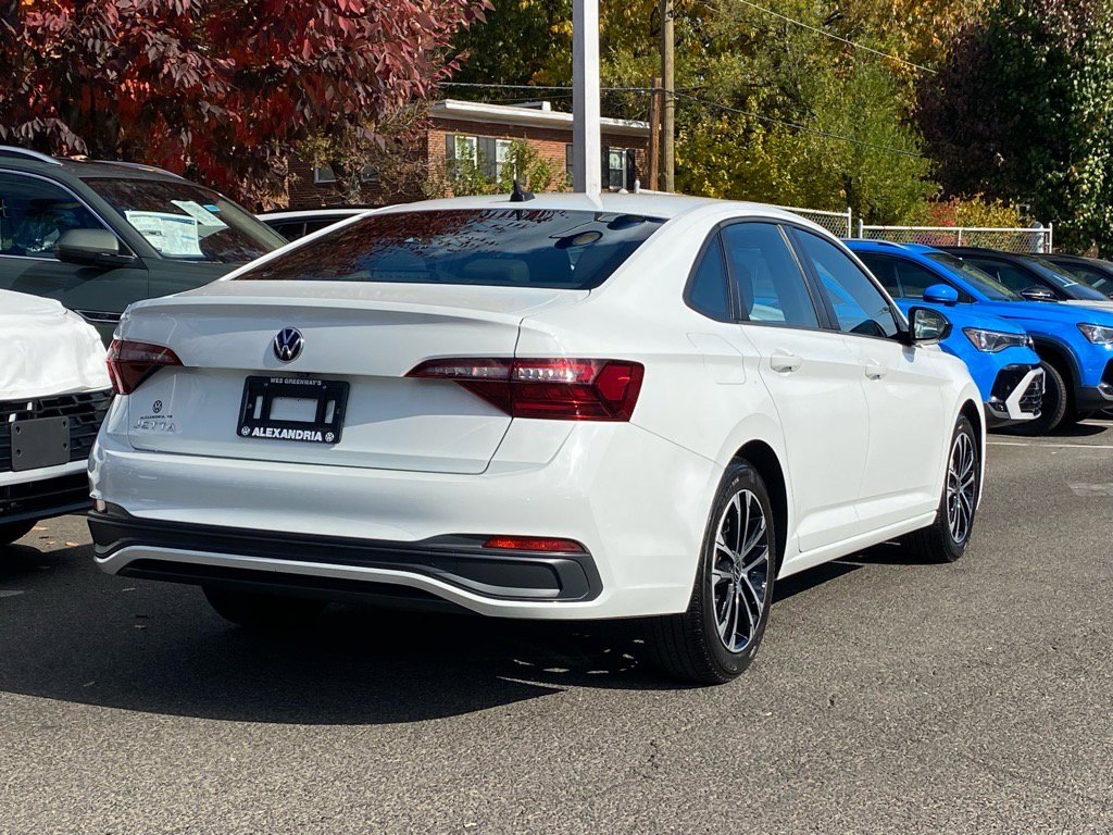 Certified 2022 Volkswagen Jetta Sport image 3
