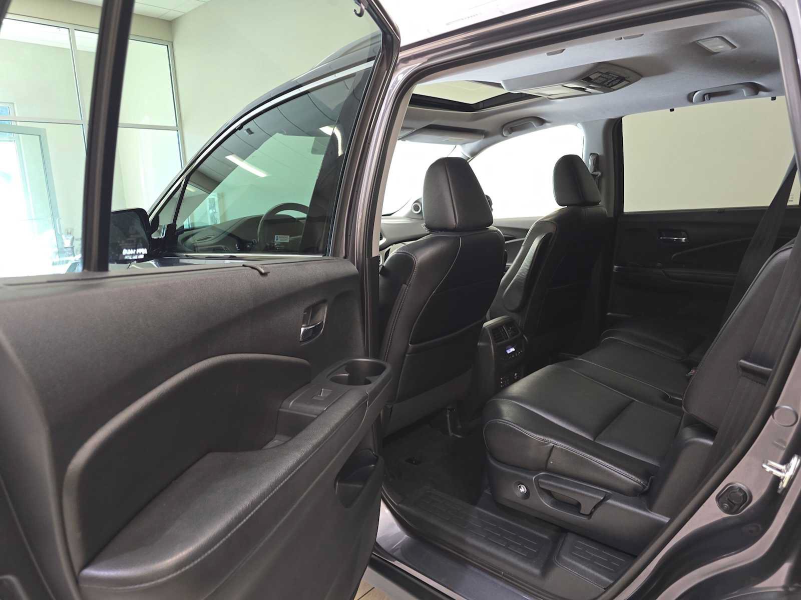 Used 2017 Honda Pilot Touring image 25