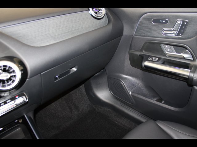 Used 2023 Mercedes-Benz GLA 250 4MATIC image 16