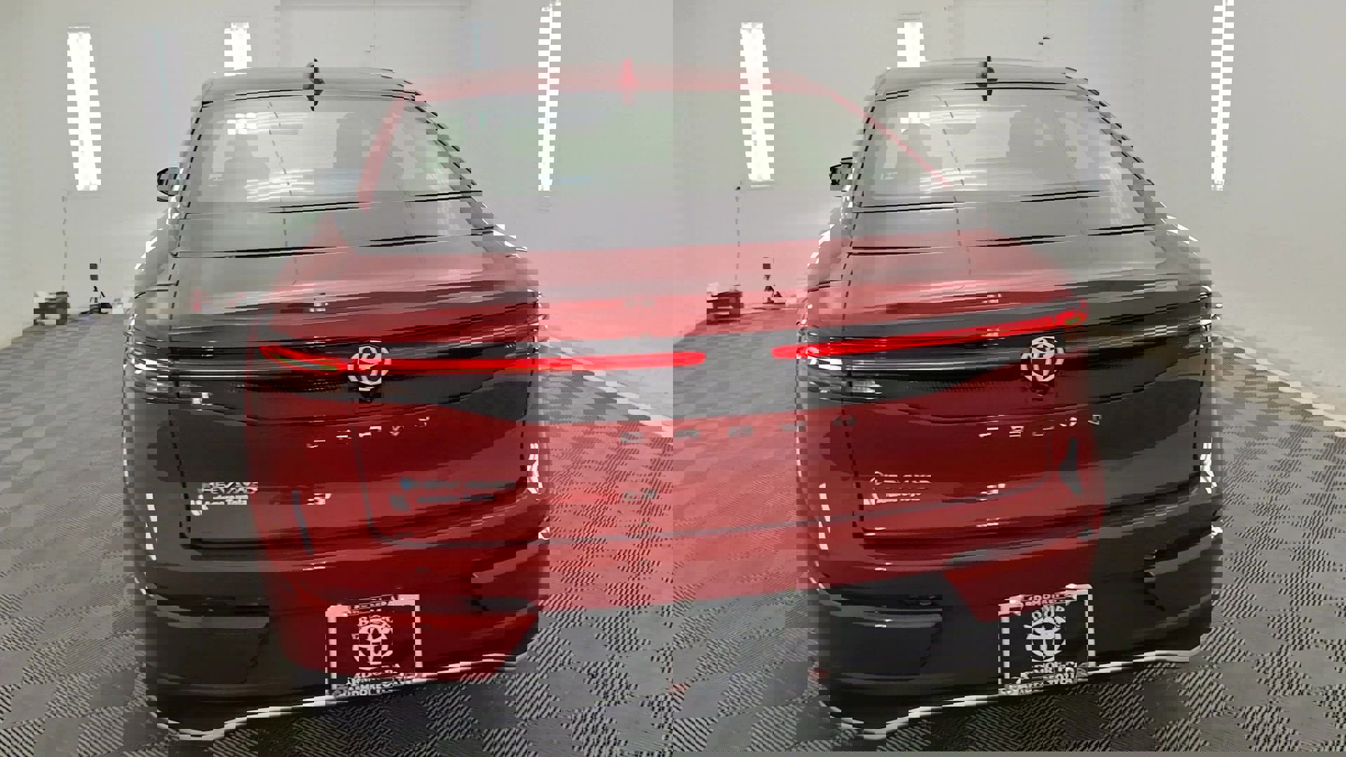 Used 2024 Toyota Crown XLE AWD/4WD image 3