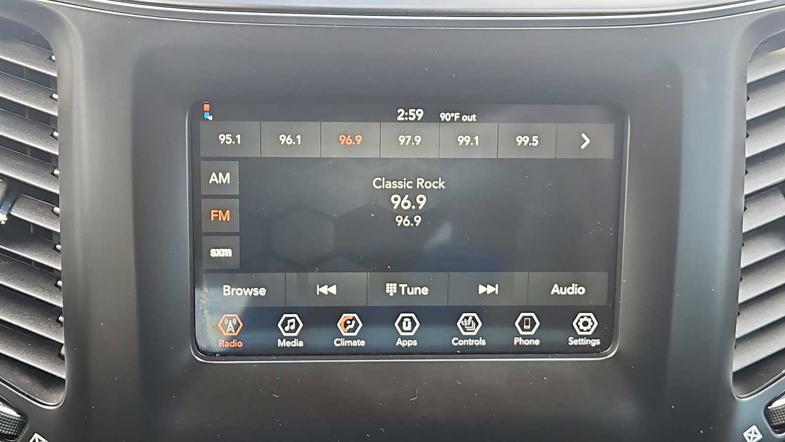 Used 2021 Jeep Cherokee Latitude Plus w/ Mopar Interior Package AWD/4WD image 12
