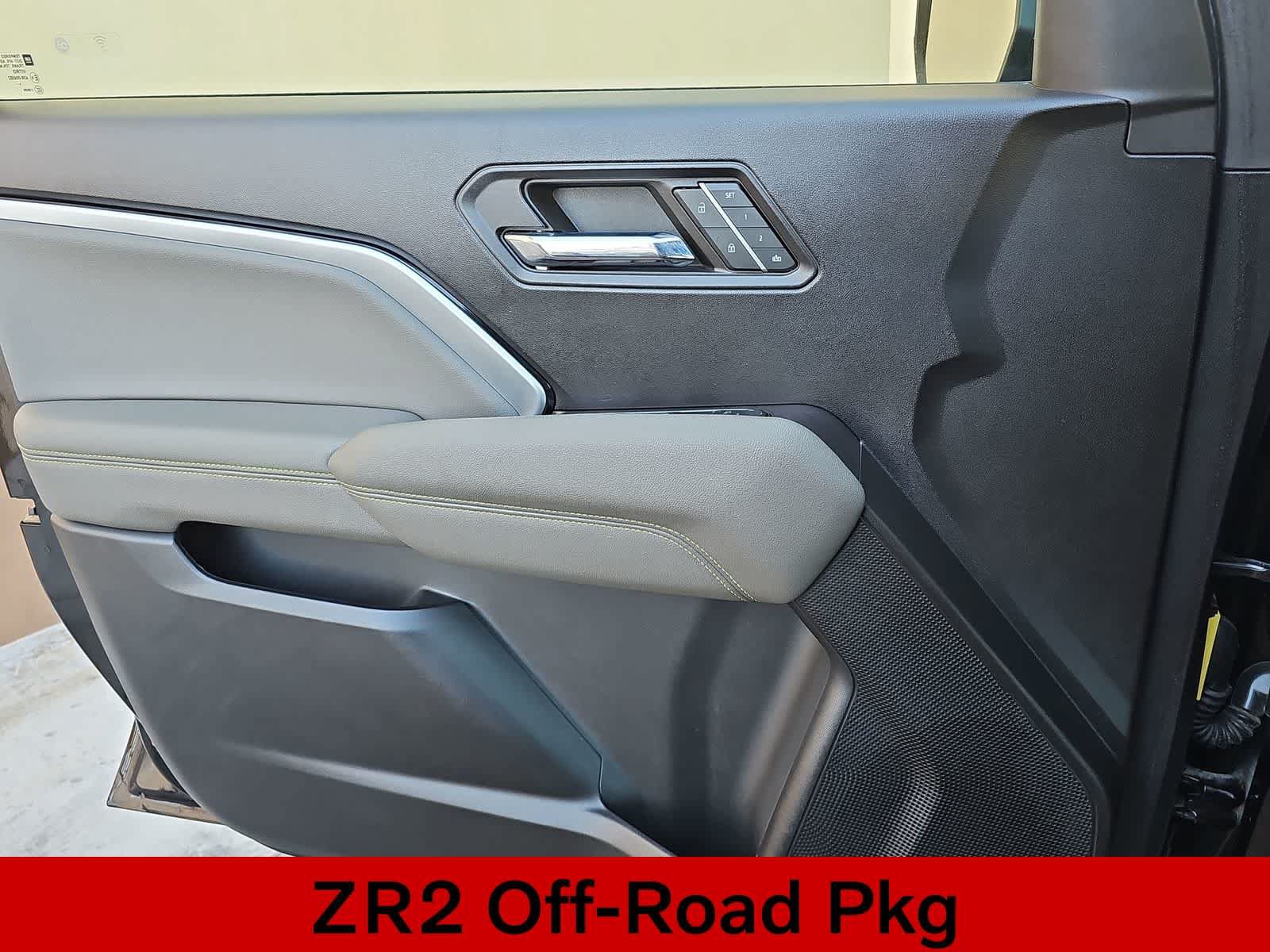 Used 2023 Chevrolet Colorado ZR2 w/ ZR2 Convenience Package III AWD/4WD image 28