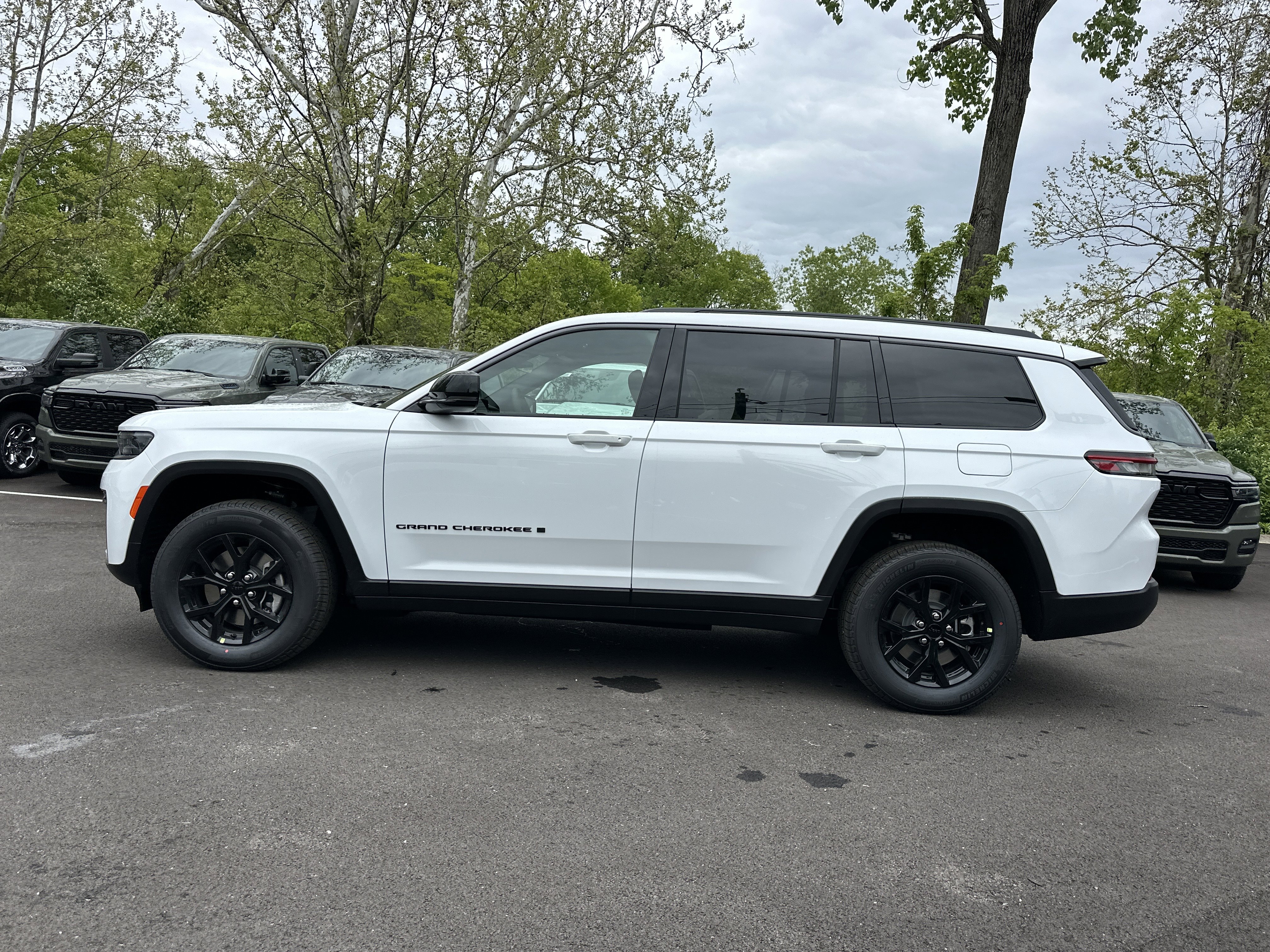 New 2026 Jeep Grand Cherokee L 4WD image 30