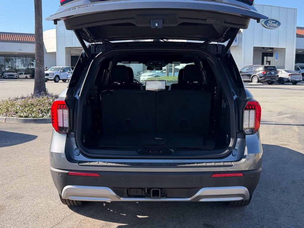 Used 2026 Ford Explorer Platinum RWD image 10