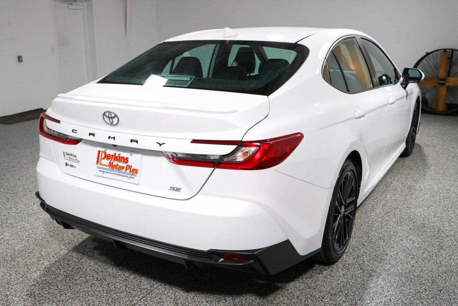 Used 2025 Toyota Camry SE FWD image 7