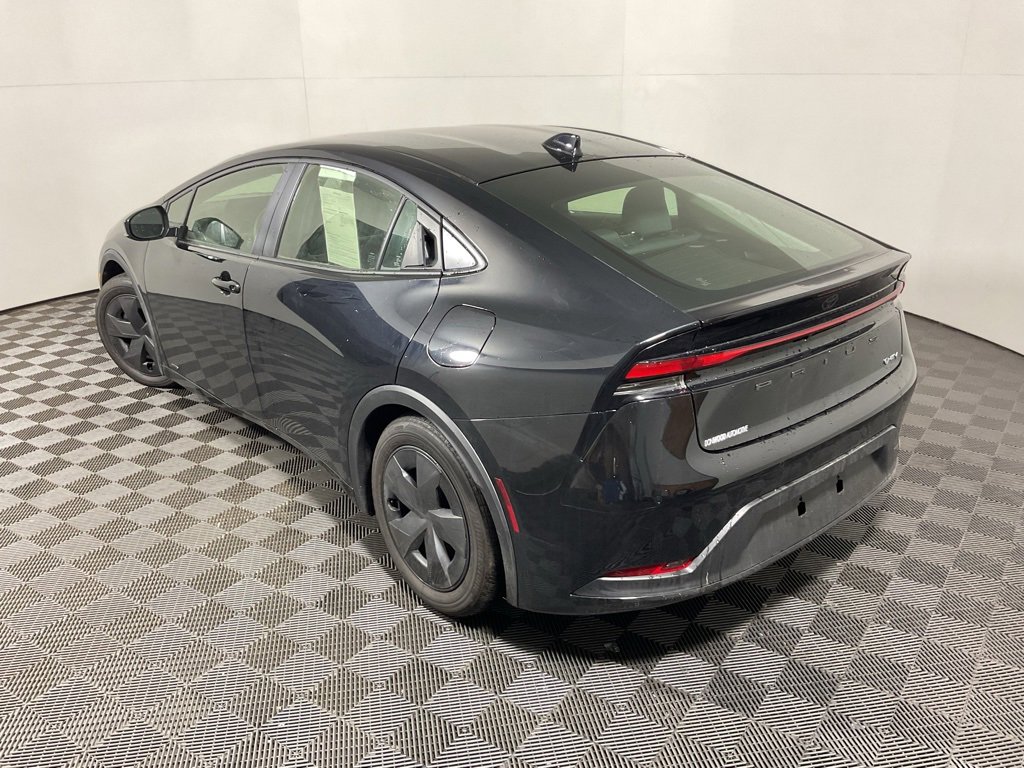 Used 2025 Toyota Prius LE image 11