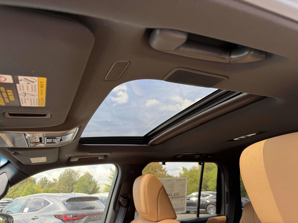 New 2025 Lexus LX 600 4WD w/ Premium Package image 15