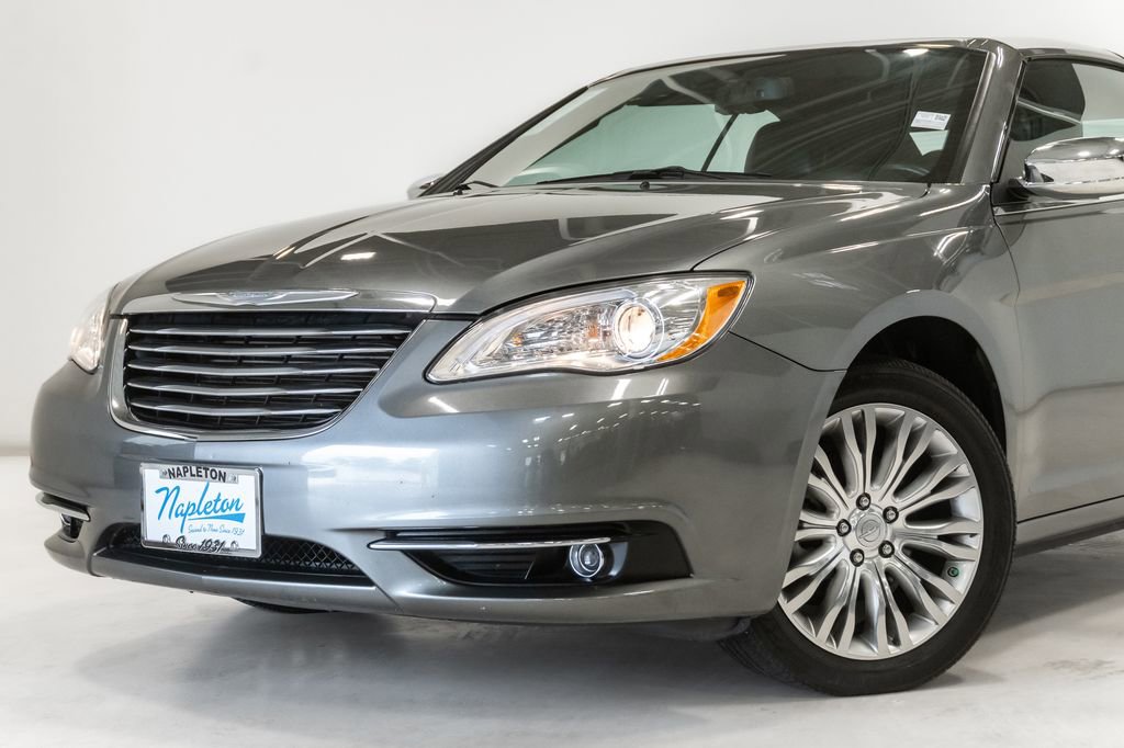 Used 2011 Chrysler 200 Limited FWD image 2
