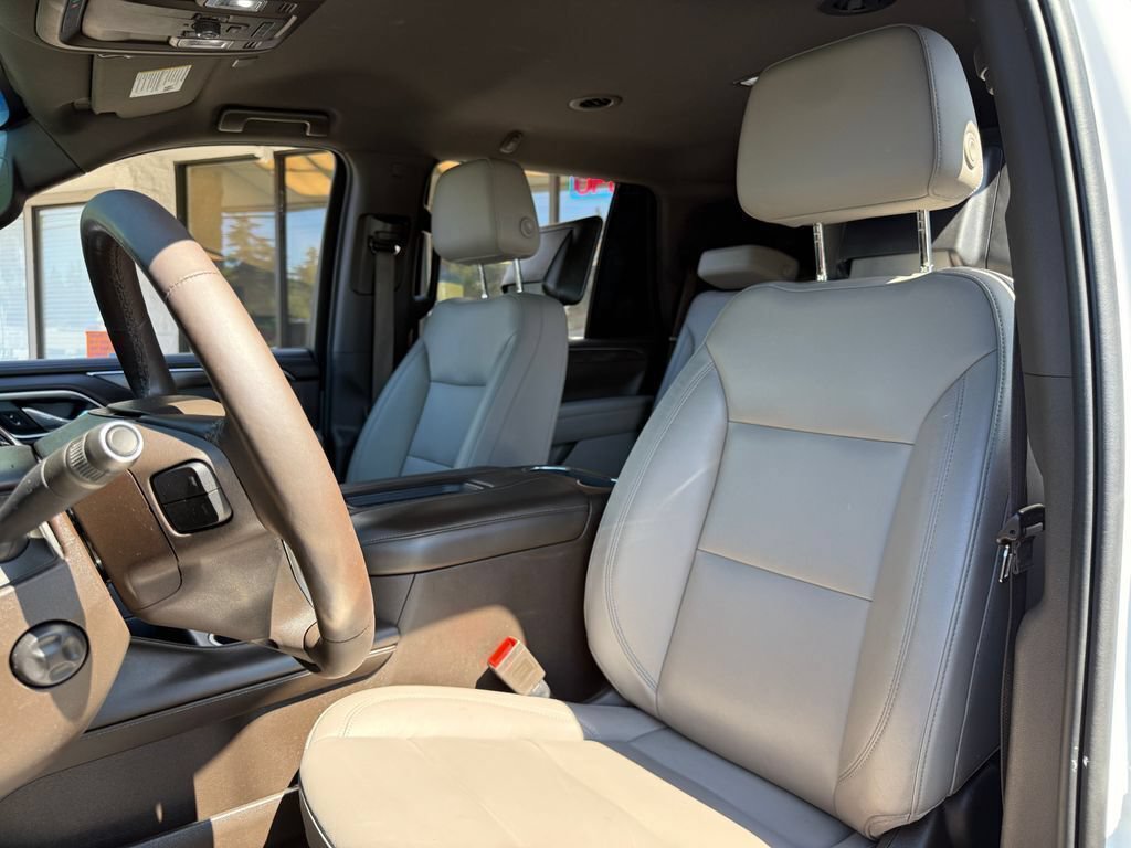Used 2021 Chevrolet Tahoe Z71 w/ Luxury Package AWD/4WD image 13