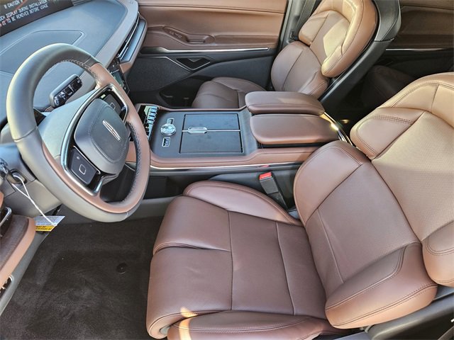 New 2025 Lincoln Navigator Reserve image 12