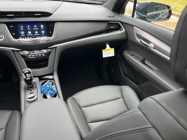New 2025 Cadillac XT6 Luxury image 34
