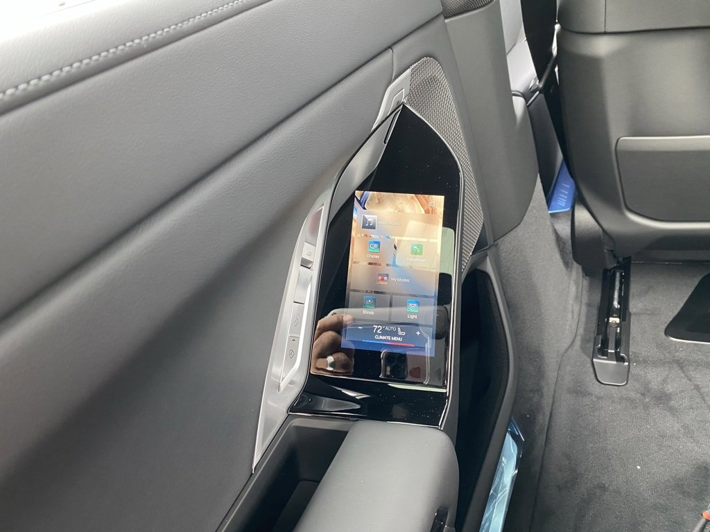 New 2026 BMW 750e xDrive w/ Executive Package image 10