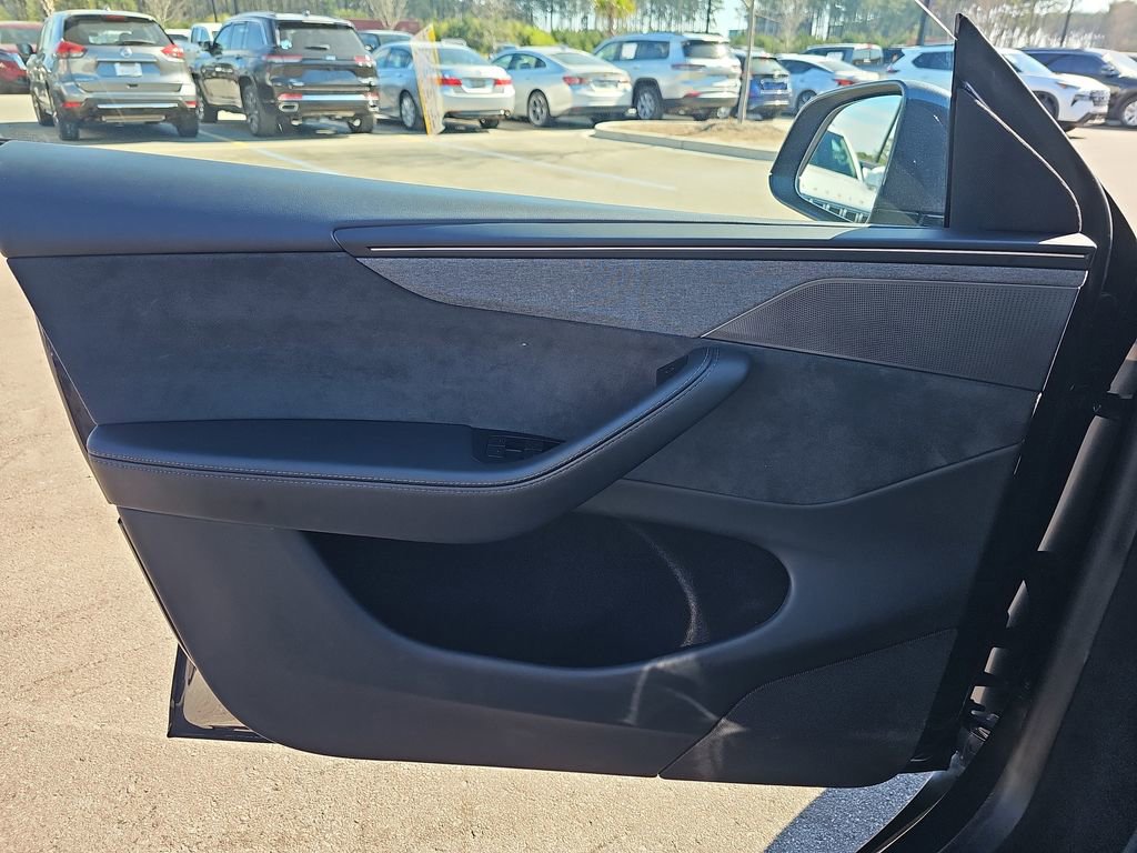 Used 2026 Tesla Model Y 2WD image 31