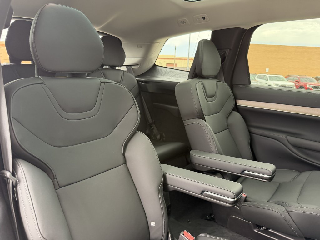 Used 2025 Volvo EX90 Plus AWD/4WD image 40