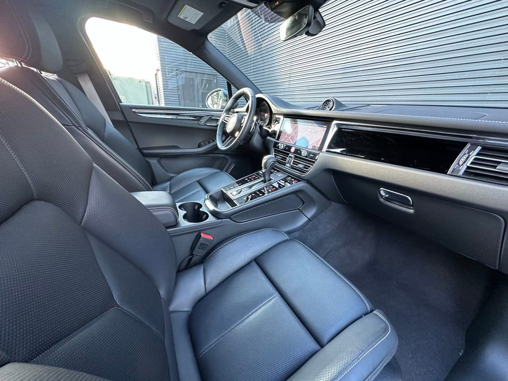 Certified 2025 Porsche Macan T image 37