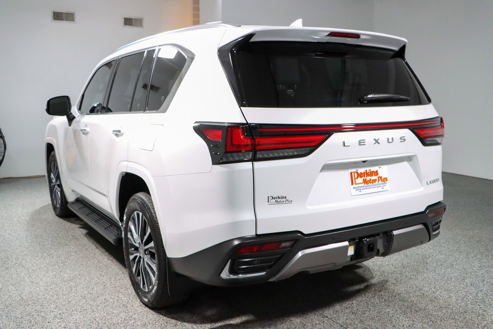Used 2024 Lexus LX 600 4WD w/ Interior Upgrade Package image 9