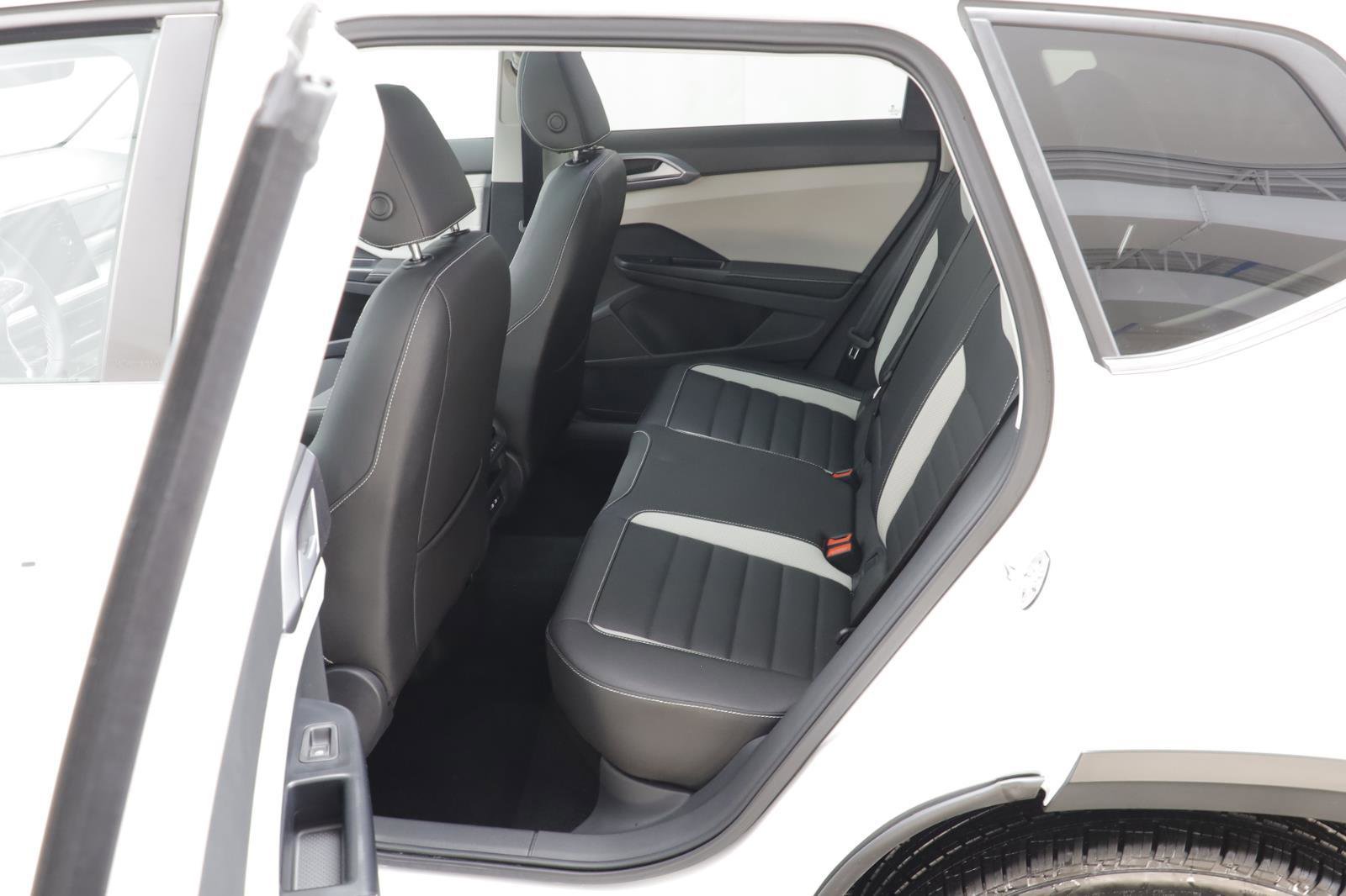 New 2026 Volkswagen Taos SEL image 15