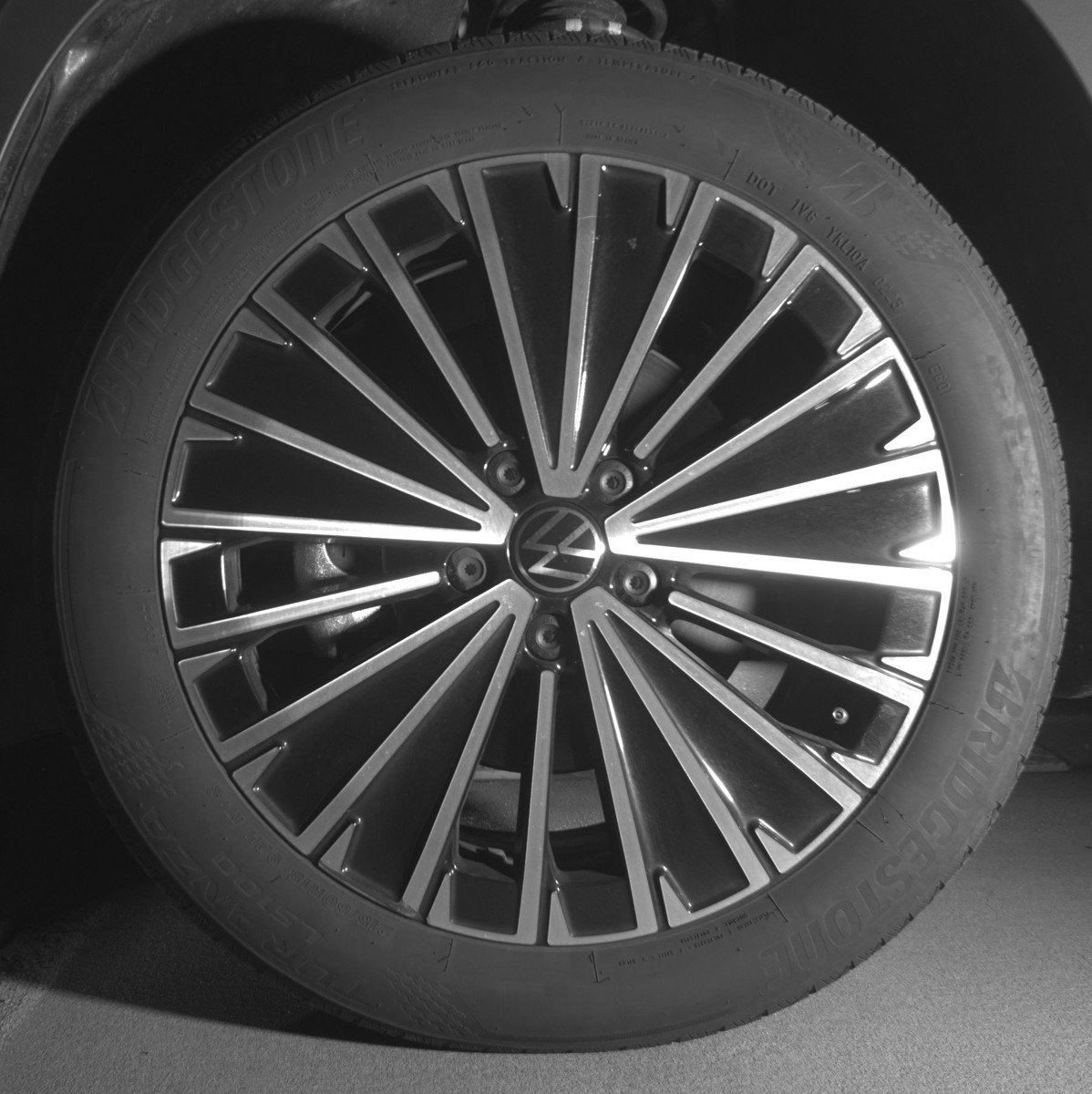 Used 2025 Volkswagen Taos SE FWD image 12