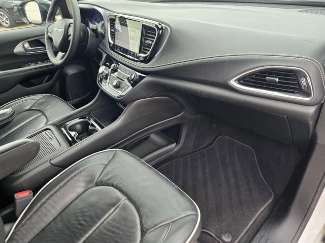 Used 2025 Chrysler Pacifica Limited FWD image 24