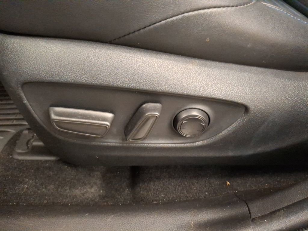 Used 2022 Toyota RAV4 XSE AWD/4WD image 16