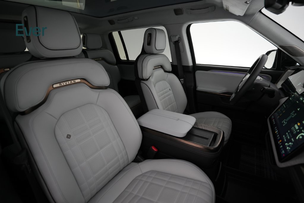 Used 2026 Rivian R1S Premium Tri AWD/4WD image 5