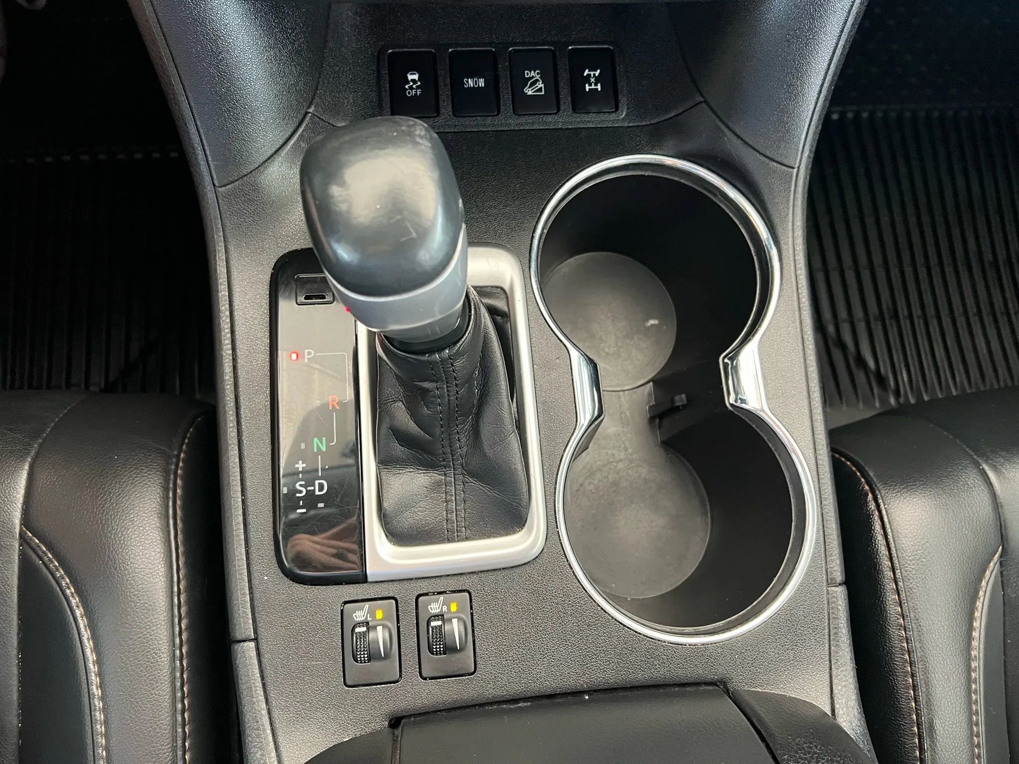 Used 2019 Toyota Highlander SE image 25