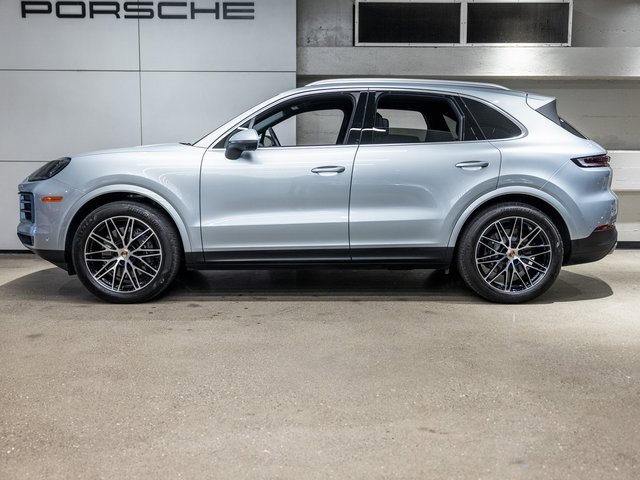 Used 2025 Porsche Cayenne image 2
