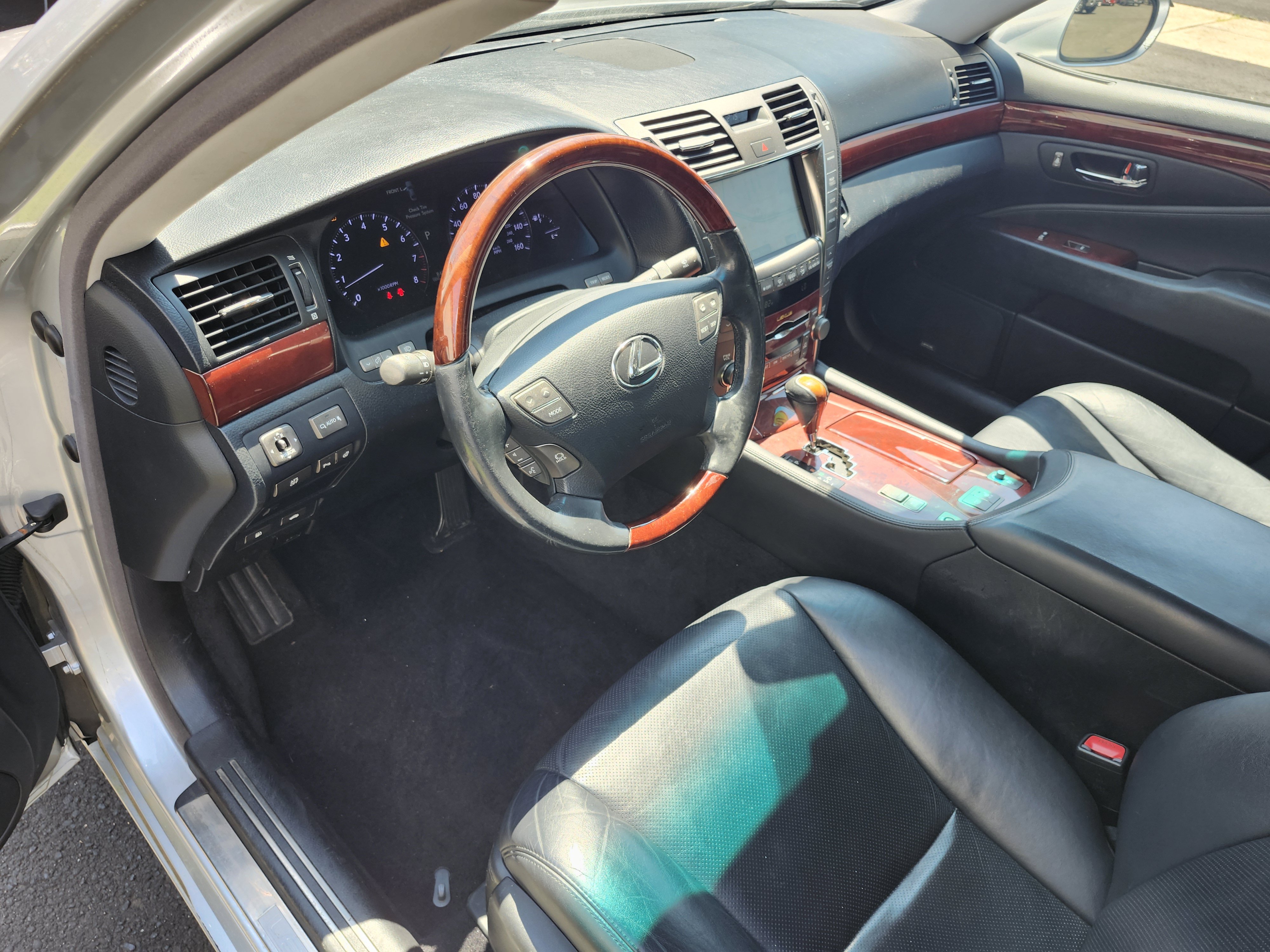Used 2008 Lexus LS 460 RWD image 4