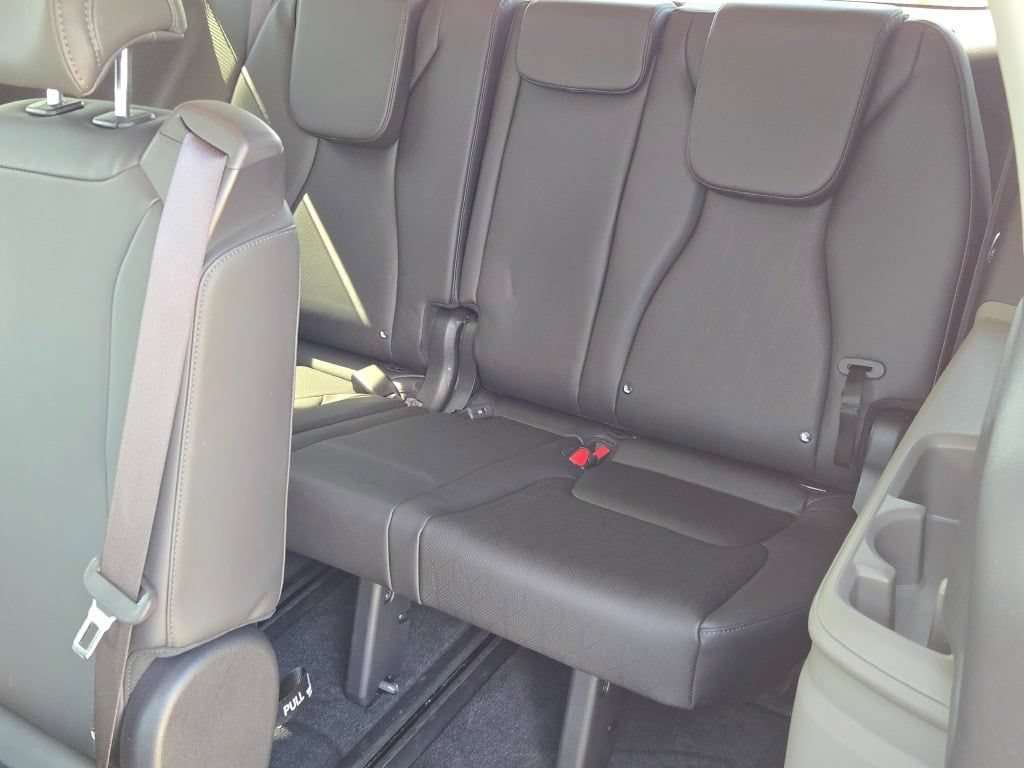 Used 2025 Kia Carnival EX FWD image 22
