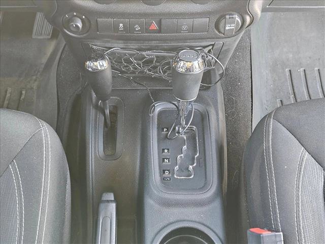 Used 2015 Jeep Wrangler Rubicon w/ Power Convenience Group image 11