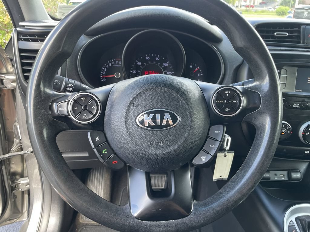 Used 2016 Kia Soul + FWD image 14
