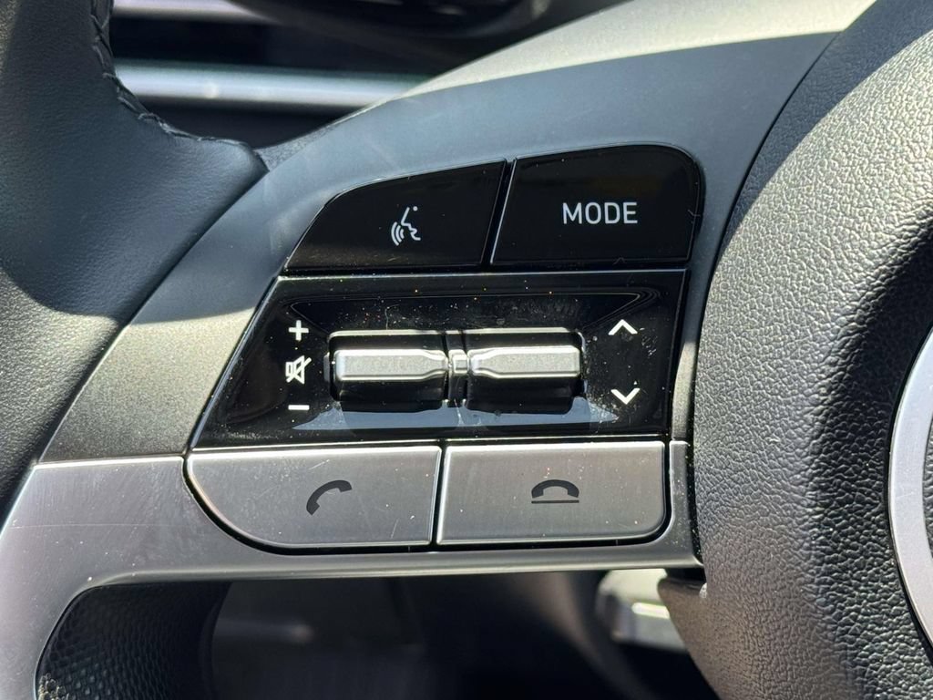 Certified 2023 Hyundai Elantra Limited FWD image 22