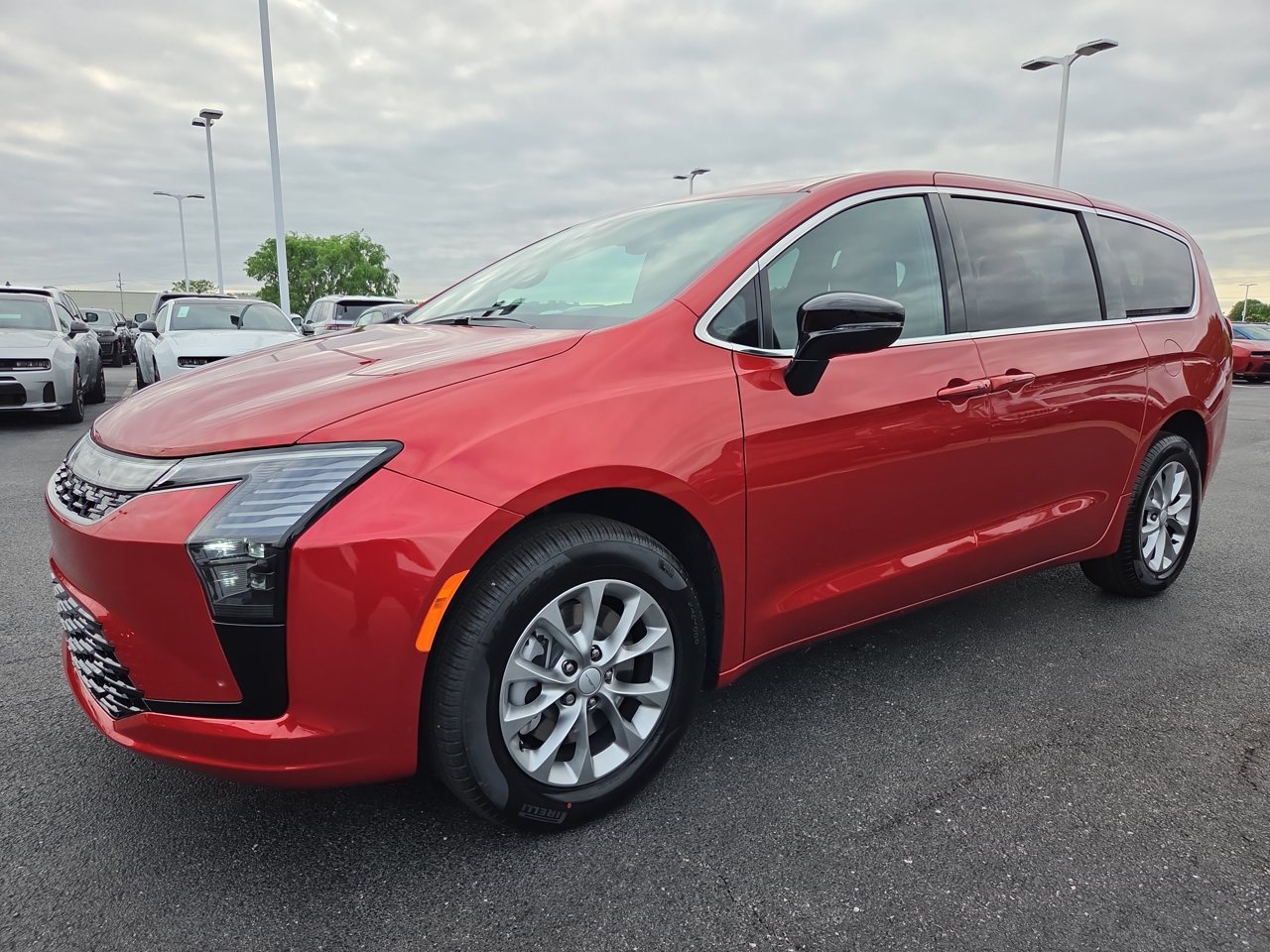 New 2027 Chrysler Pacifica Select AWD/4WD image 3