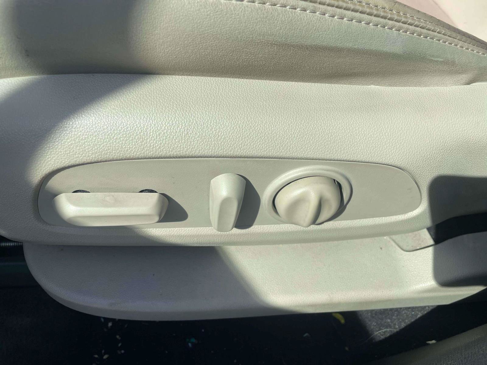 Used 2019 Buick Enclave Essence FWD image 13