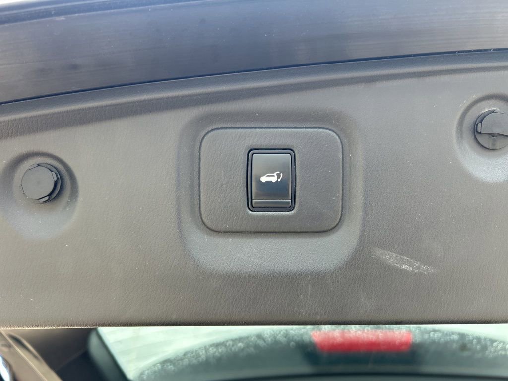 Used 2019 Nissan Pathfinder SL w/ Cargo Package image 7