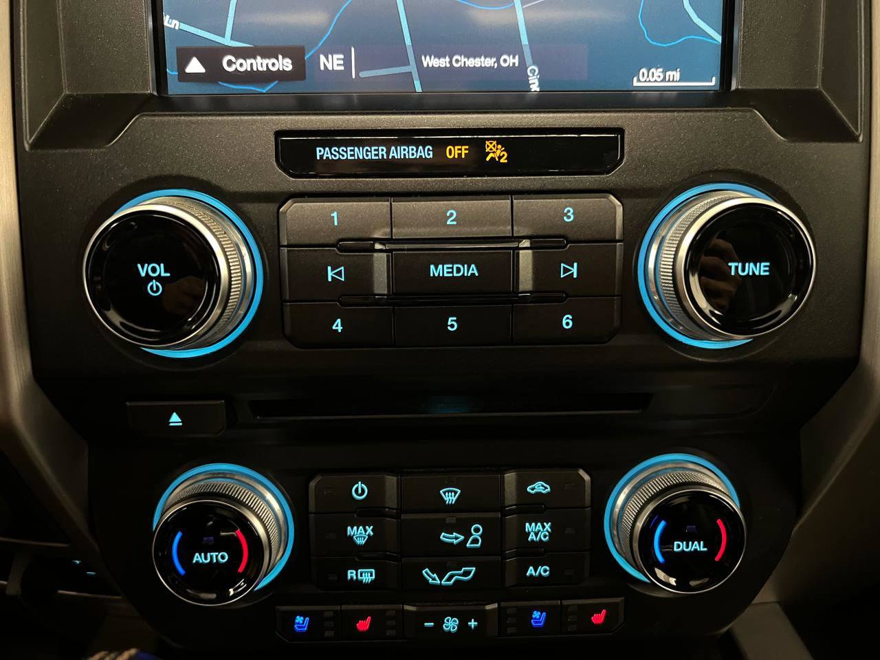 Used 2018 Ford F150 Platinum w/ Equipment Group 701A Luxury AWD/4WD image 21