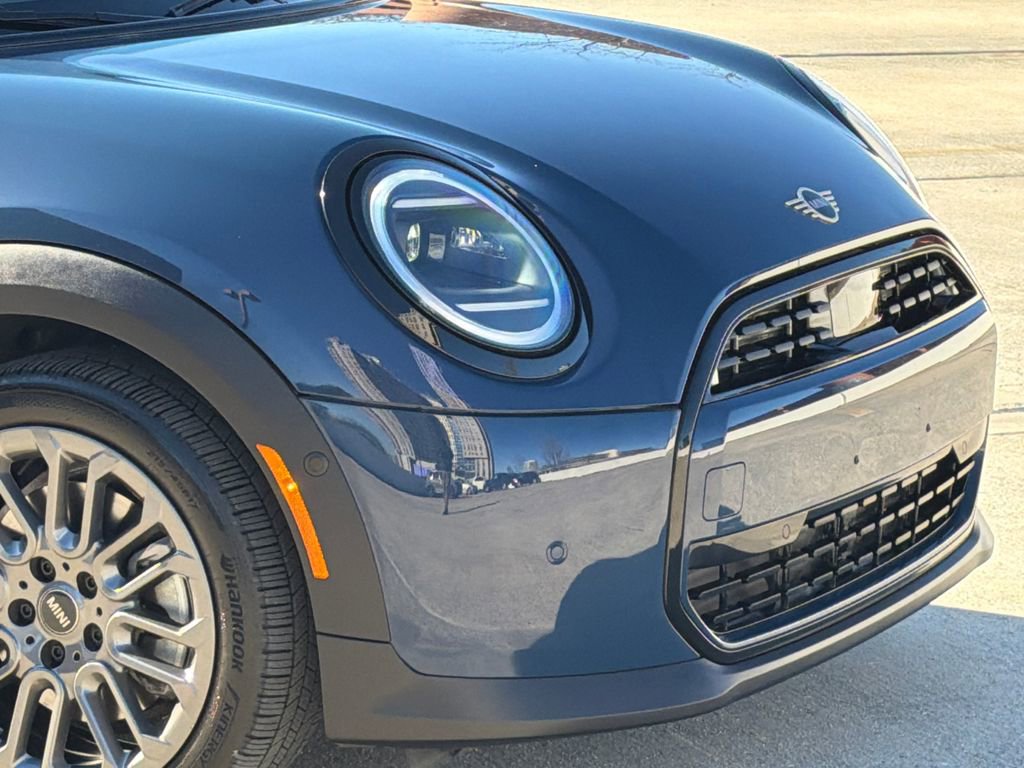 Used 2025 MINI Cooper 2-Door Hardtop image 5