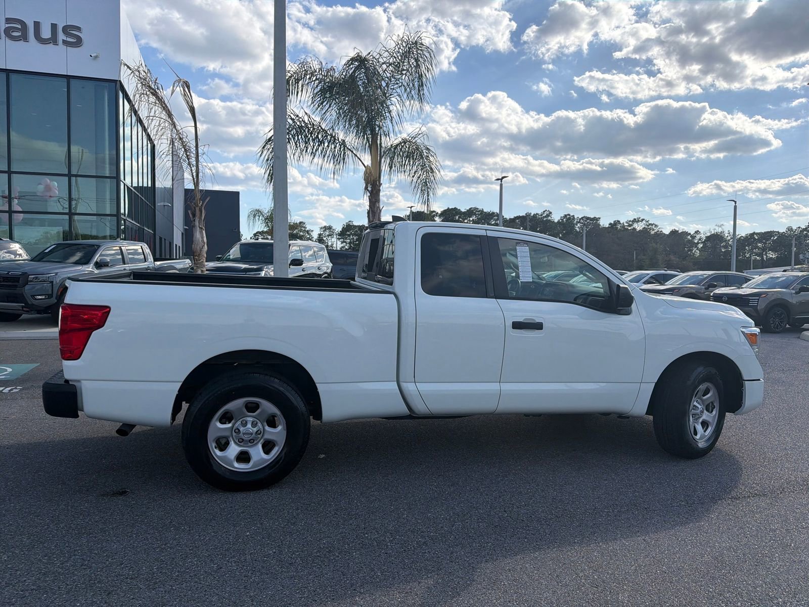 Used 2022 Nissan Titan S image 9