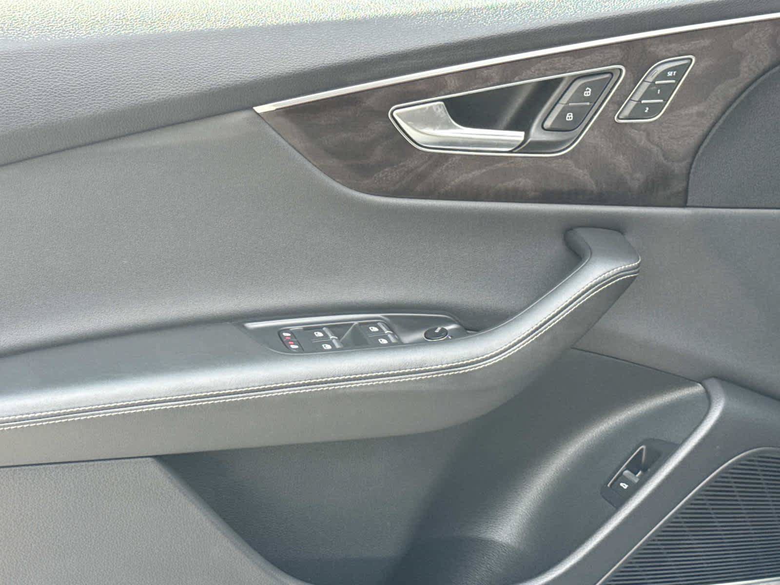Used 2023 Audi Q8 Premium Plus AWD/4WD image 27