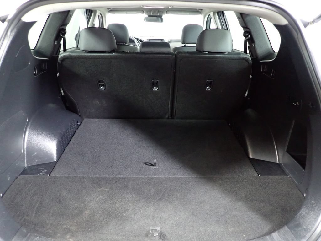 Used 2019 Hyundai Santa Fe SE AWD/4WD image 11