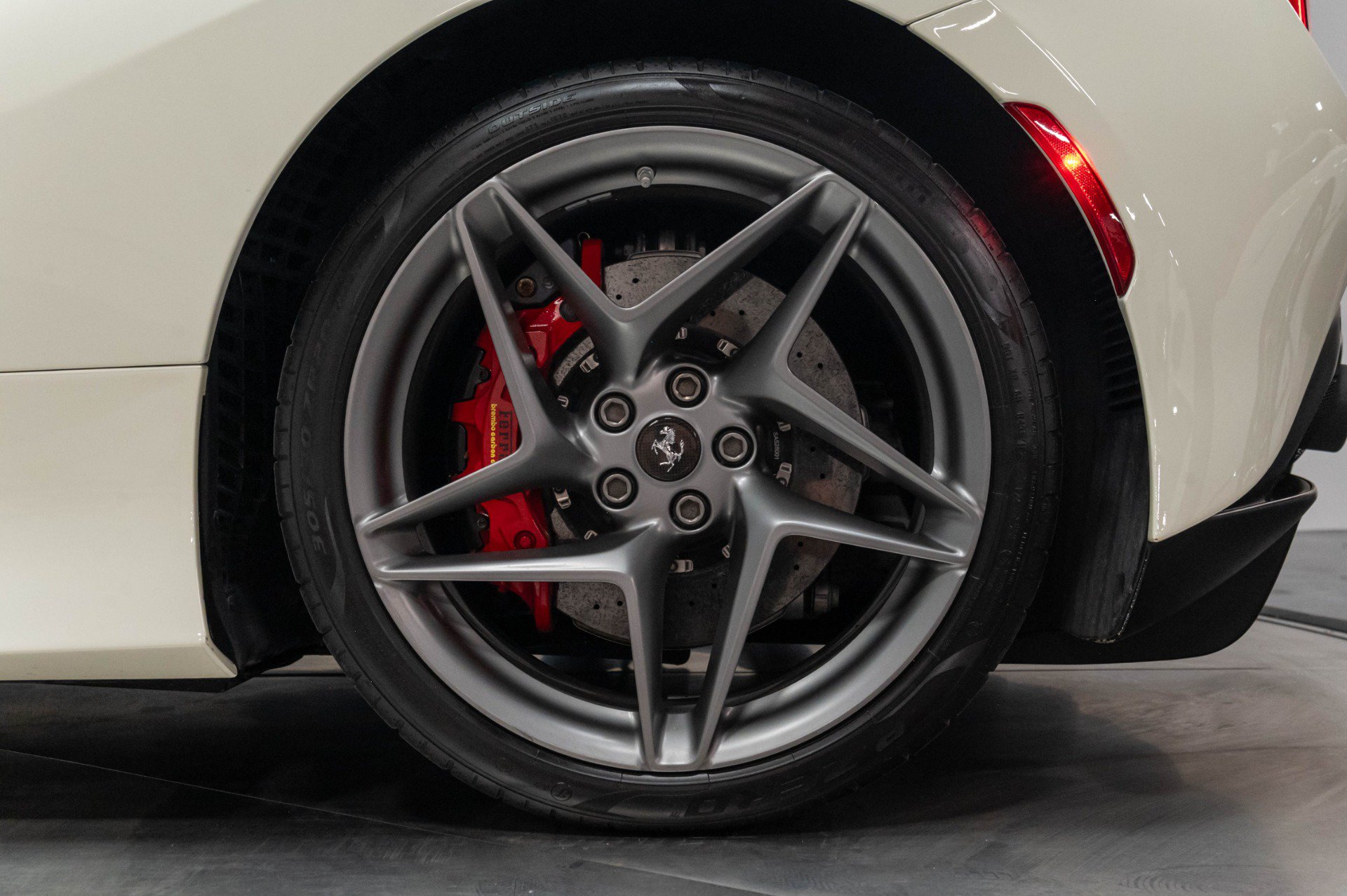 Used 2021 Ferrari F8 Tributo RWD image 53