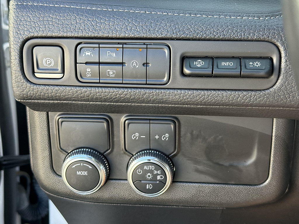 Used 2024 GMC Yukon Denali RWD image 17