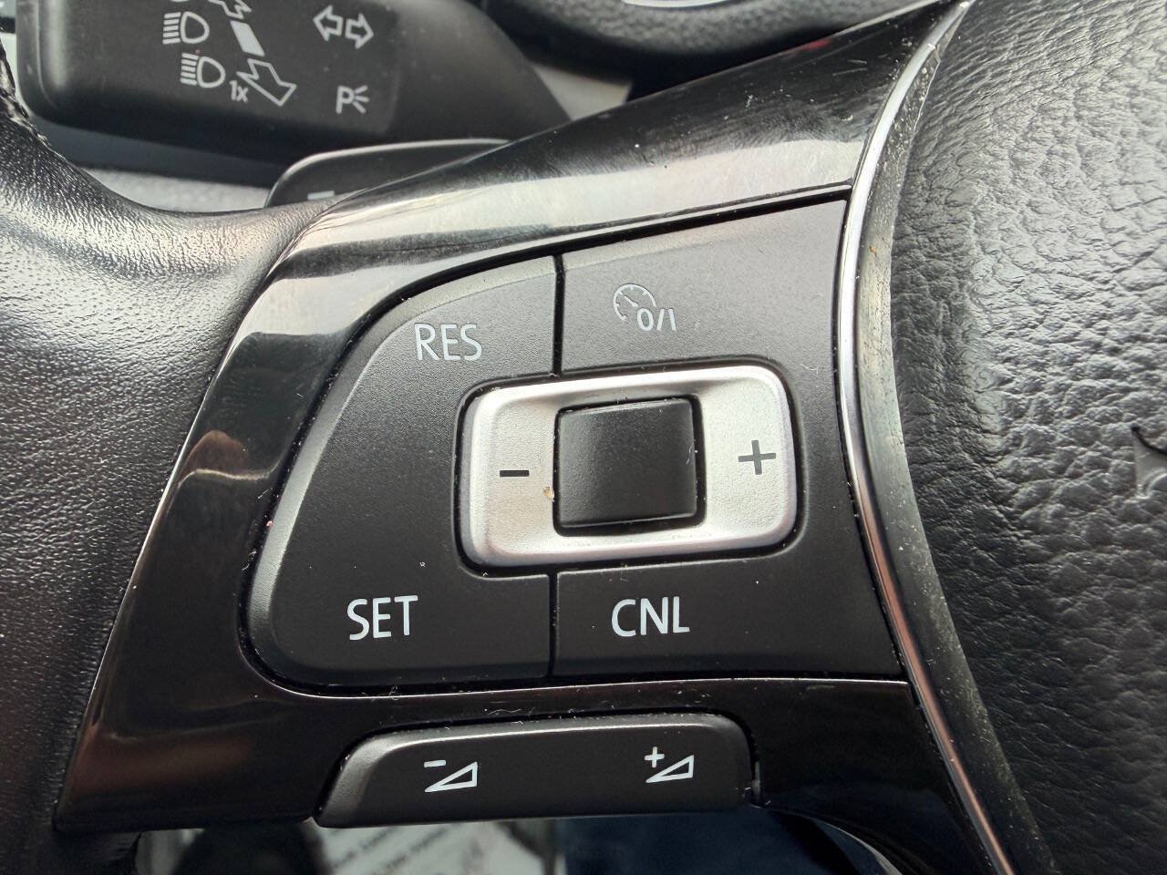 Used 2017 Volkswagen Passat 1.8T R-Line FWD image 17
