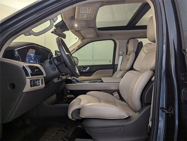 Used 2024 Lincoln Navigator L Reserve image 6