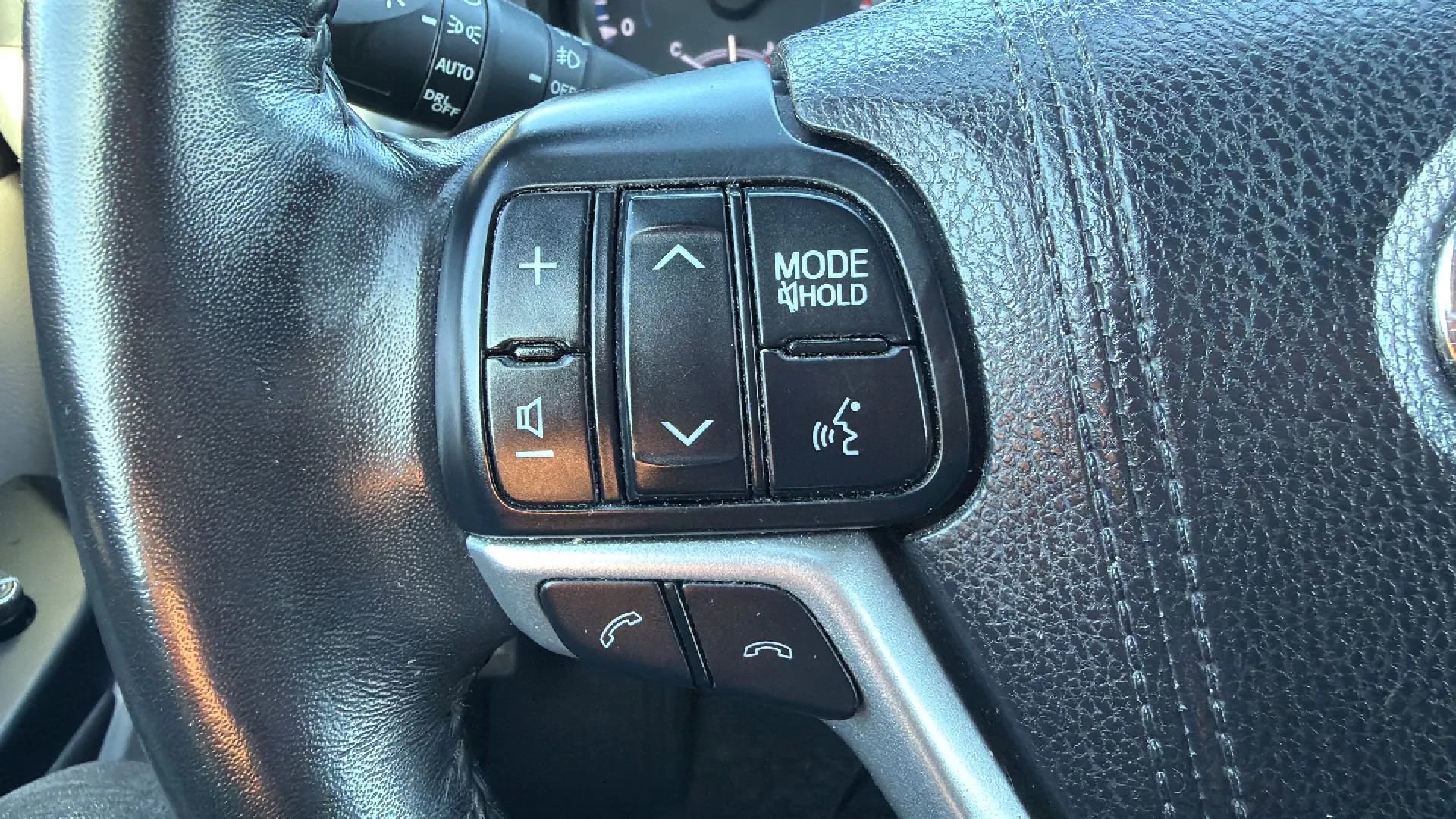 Used 2017 Toyota Highlander AWD V6 image 12
