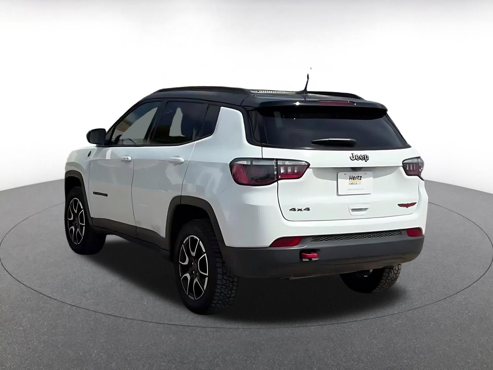 Used 2025 Jeep Compass Trailhawk image 10